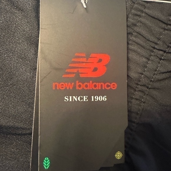 New Men’s new balance size 4XL black shorts 5” seam - Picture 4 of 6